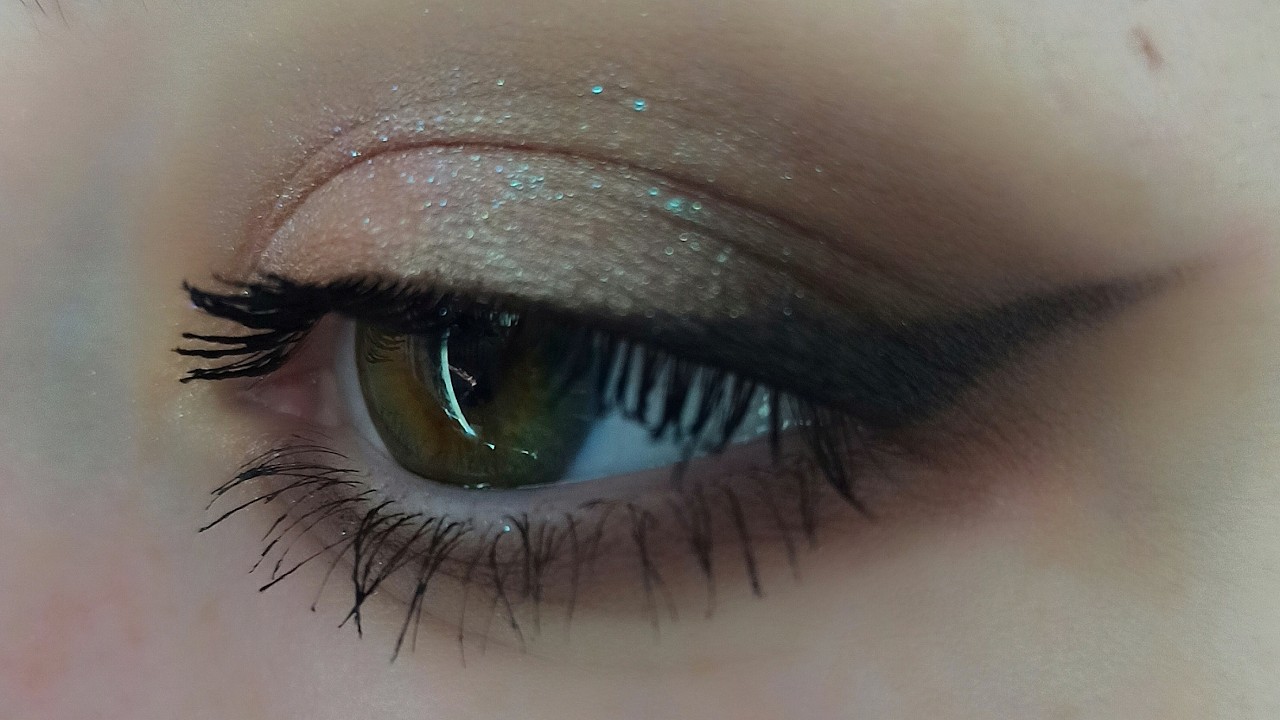 Макияж с палеткой A.Voevodina Basic Matte 1 и пигментом Свидание Дождя и Солнца от Тамми Танука