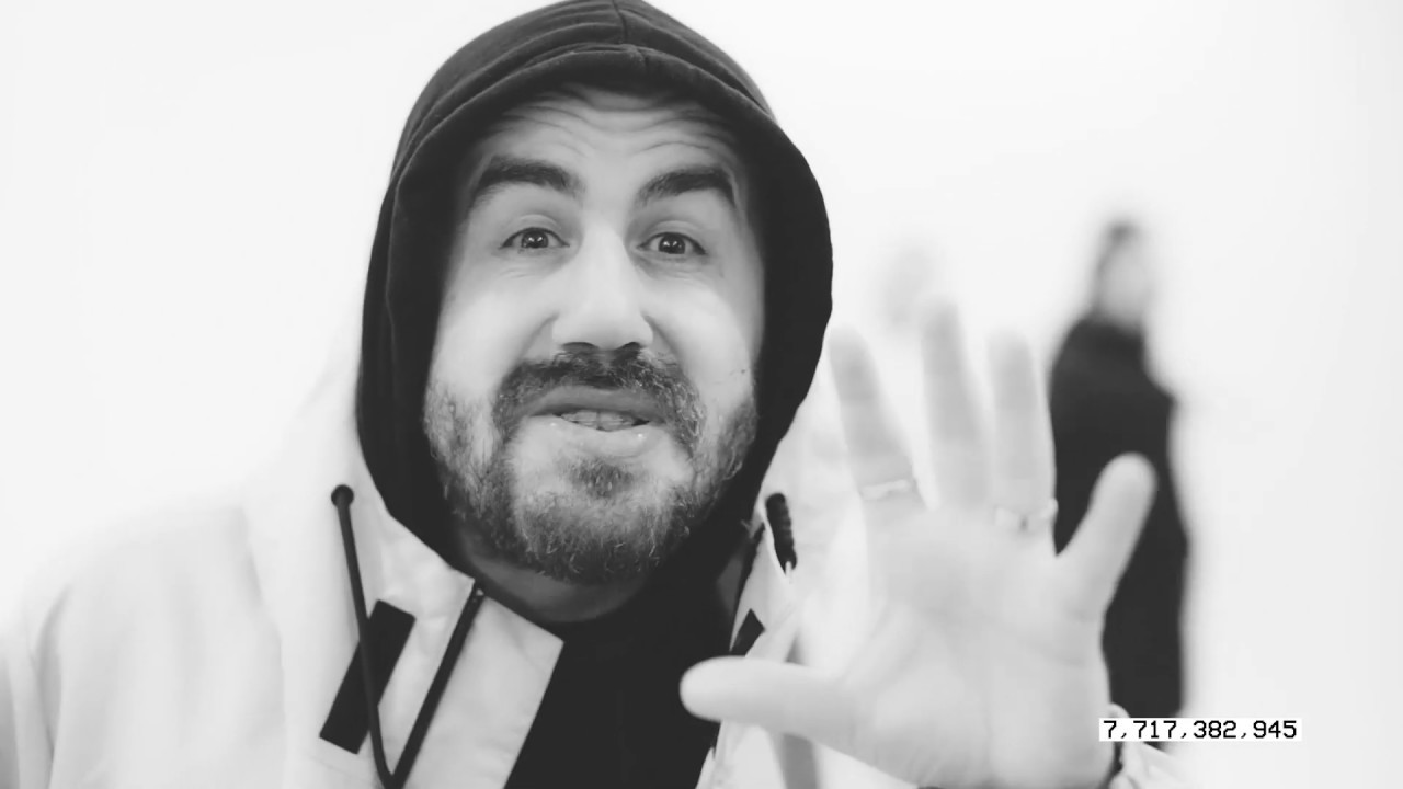 CRED CĂ SUNT EXTRATERESTRU - 8 MILIARDE (cu Faust, Motanu si Dilimanjaro) (Videoclip oficial)