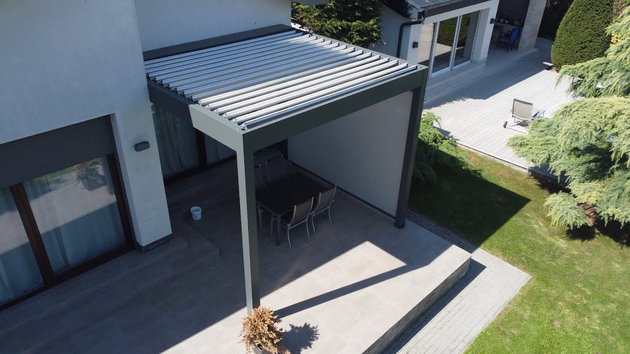 SOLSTICE forgatható lamellás pergola és ZIP szélbiztos oldalfedés