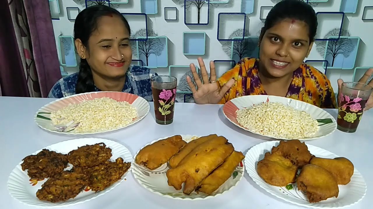 মুড়ি v/s তেলেভাজা চ্যালেঞ্জ, eating challenge aloo chop, piyaji and muri ,