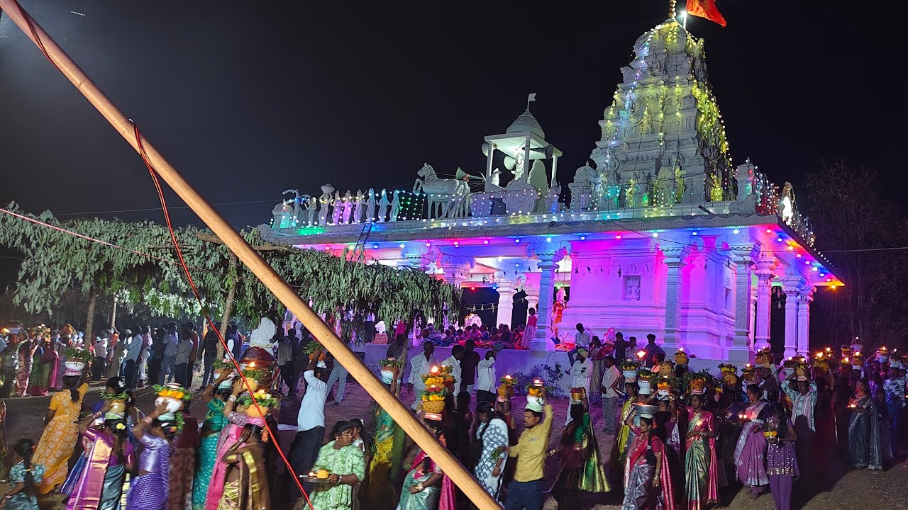 గుట్ట కింది పల్లె మెదక్ శ్రీ పెద్దమ్మ కథ మీ కుక్కల ఐలయ్య యాదవ్ లైవ్ లో చూడండి లైక్ చేయండి..