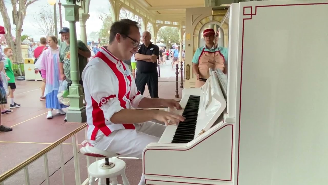 Fantasmic Finale Theme played by Casey's Corner Pianist Grayson at Walt Disney World's Magic Kingdom