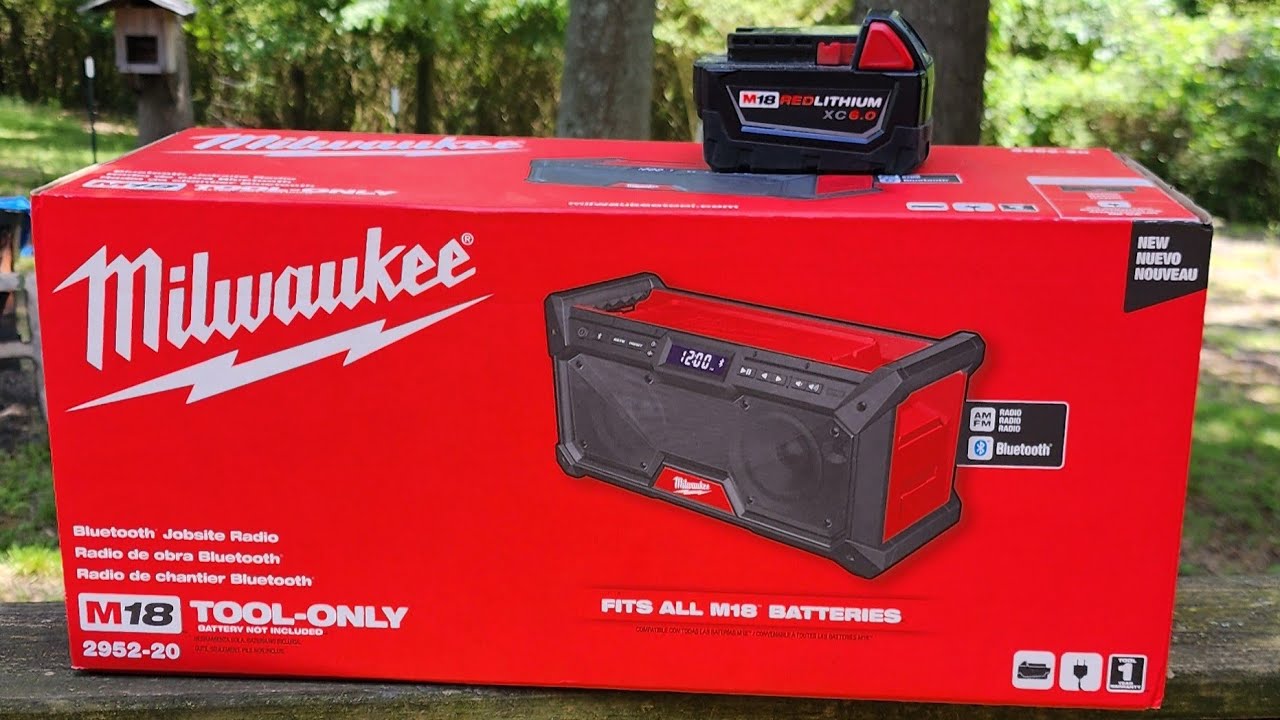 Milwaukee M18 job site radio unboxing.