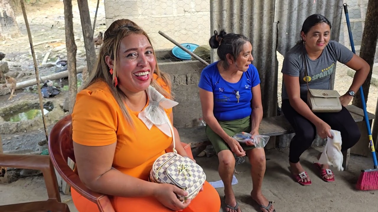 YOLANDA  LE LLEVA MEDICINAS ALA BUELA y LINDA NOPARESE