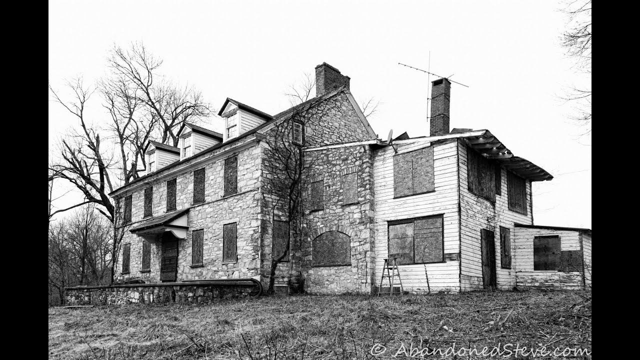 Urban Exploration: Abandoned Livingston Haunted House