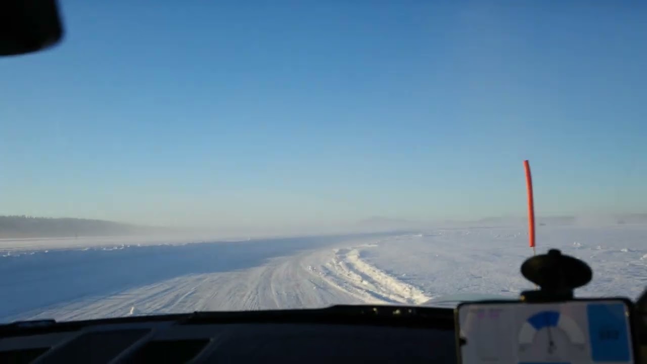 Porsche Driving and sliding on ice