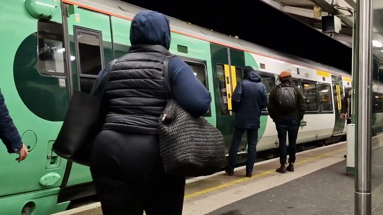 PECKHAM RYE Rail Station at NIGHT (2022)