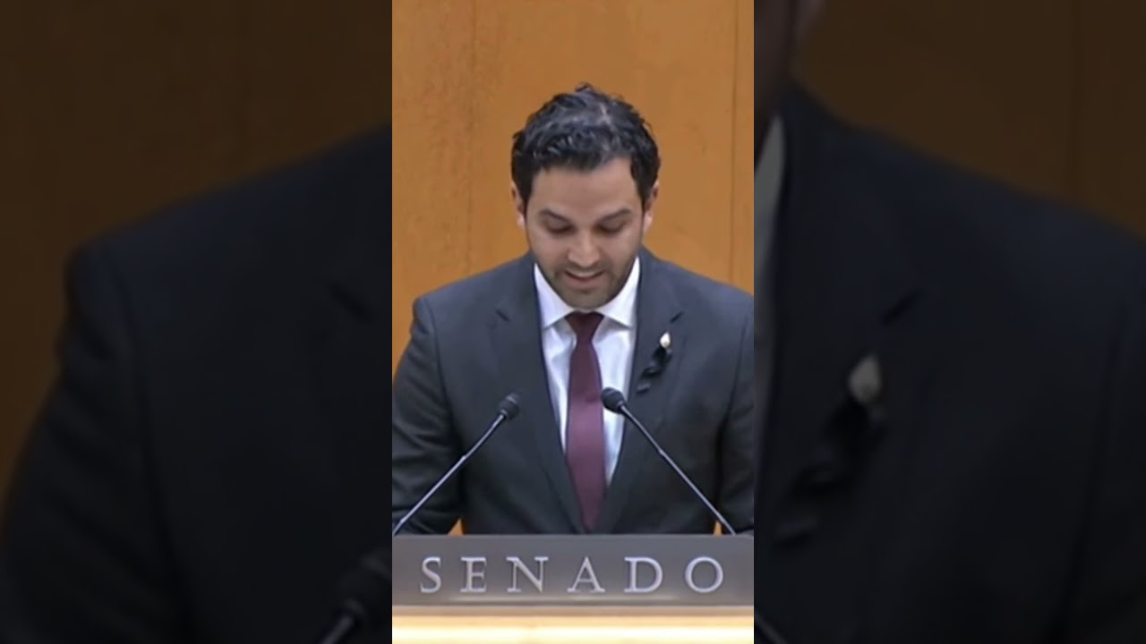 Abrazo emocionado entre dos senadores del PSOE y el PP tras un discurso sobre la DANA en Valencia