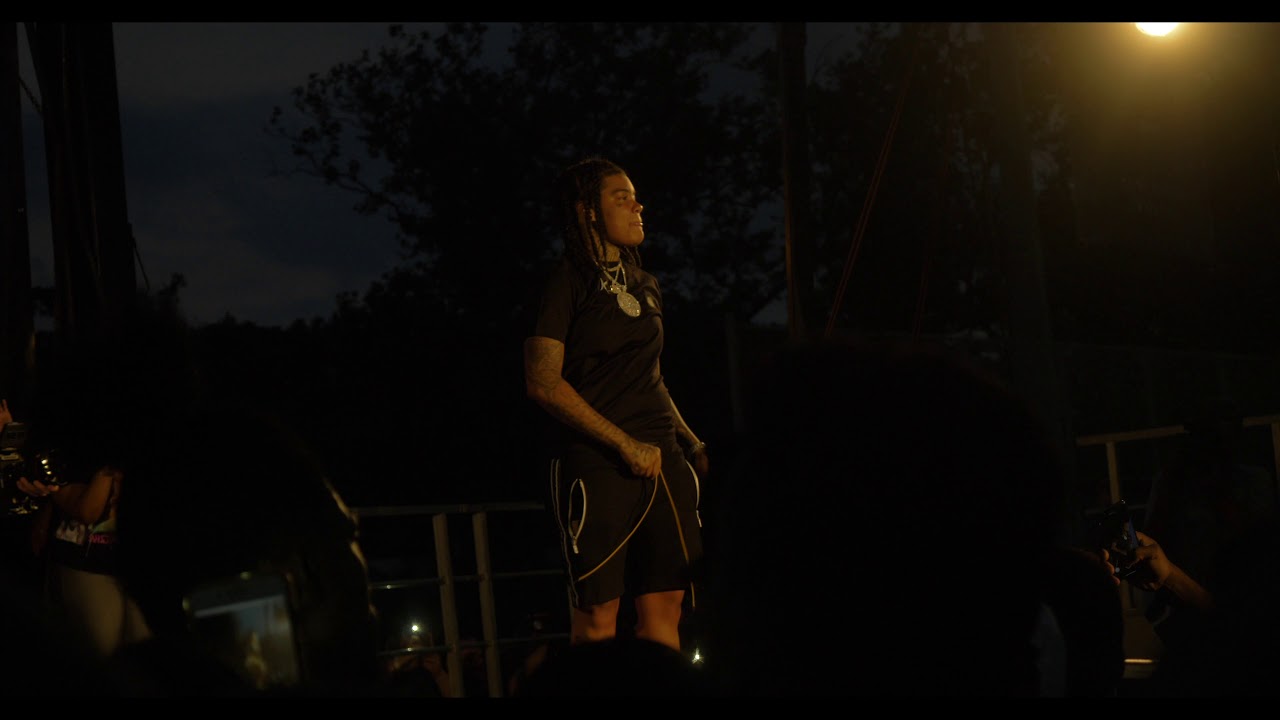 YOUNG MA PERFORM 