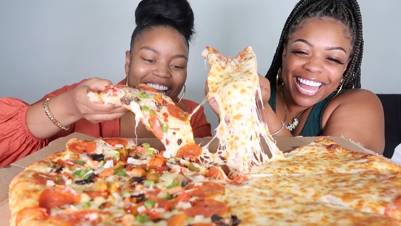 MY SISTER CHELSEE HAS LOADED PIZZA AND WINGS MUKBANG WITH ME!!!!!!