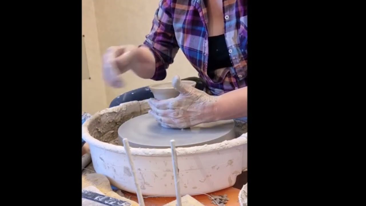 Making a plate with a rim.