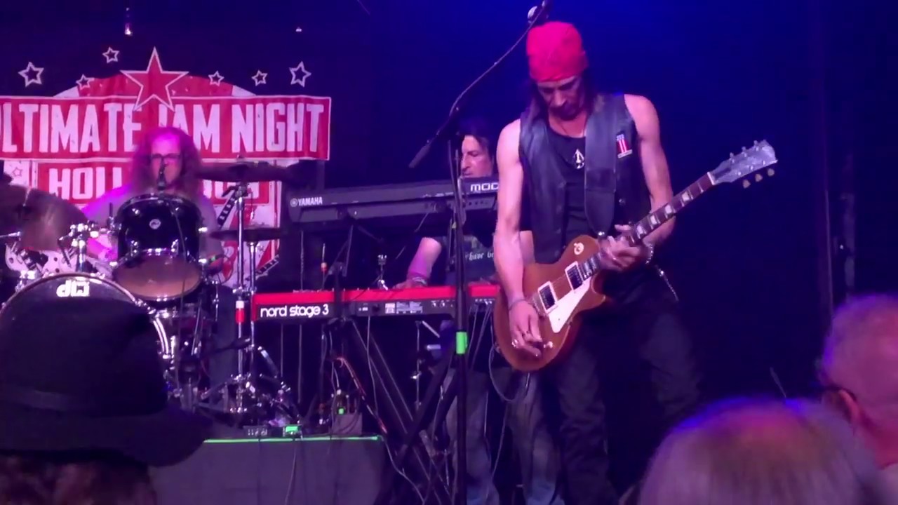Shane Hunter on Guitar