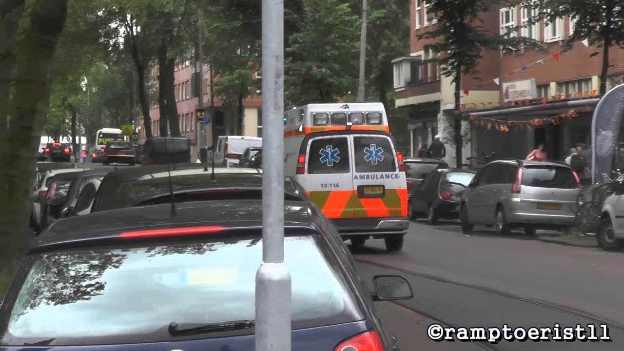 Diverse ambulances met spoed in Amsterdam [Compilatie]