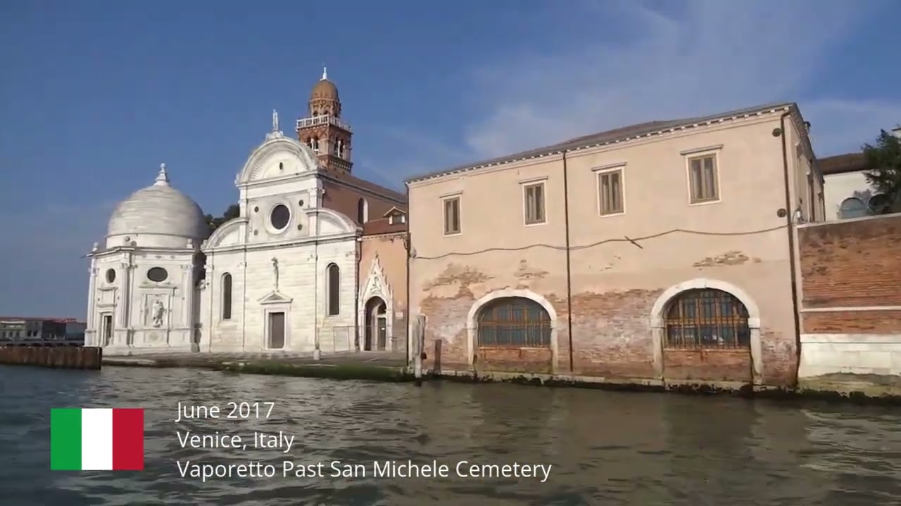 Venice, Italy /// Vaporetto Past San Michele Cemetery /// Vodo Travel