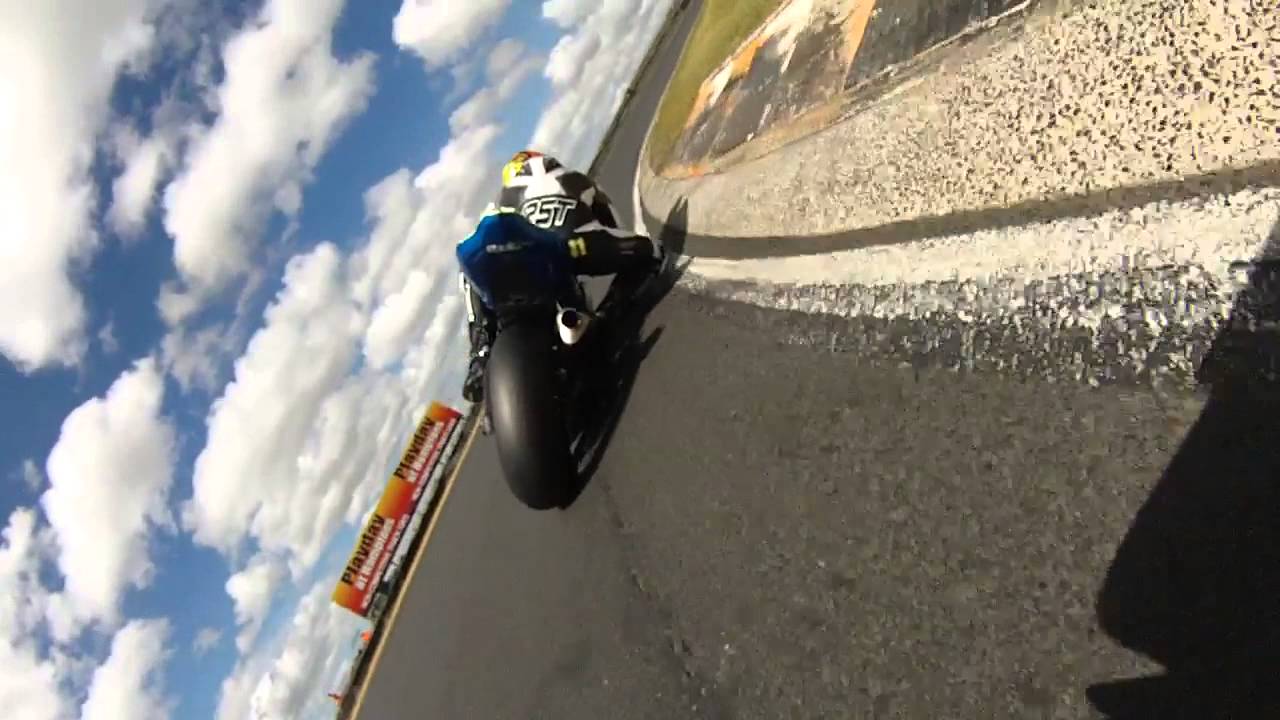 Hampton Downs 2014 - first laps