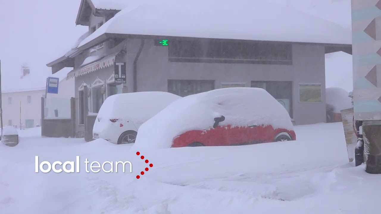 Tormenta di neve sui passi alpini, la situazione al Pordoi