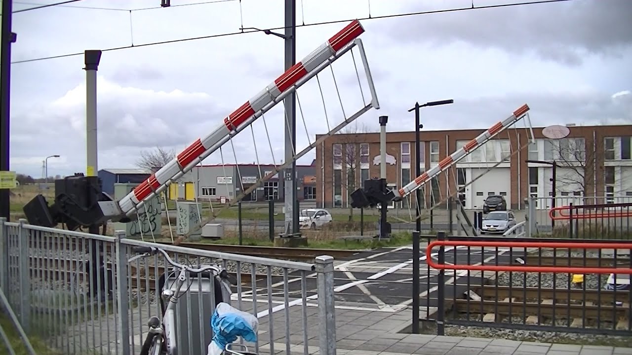 Spoorwegovergang Anna Paulowna // Dutch railroad crossing