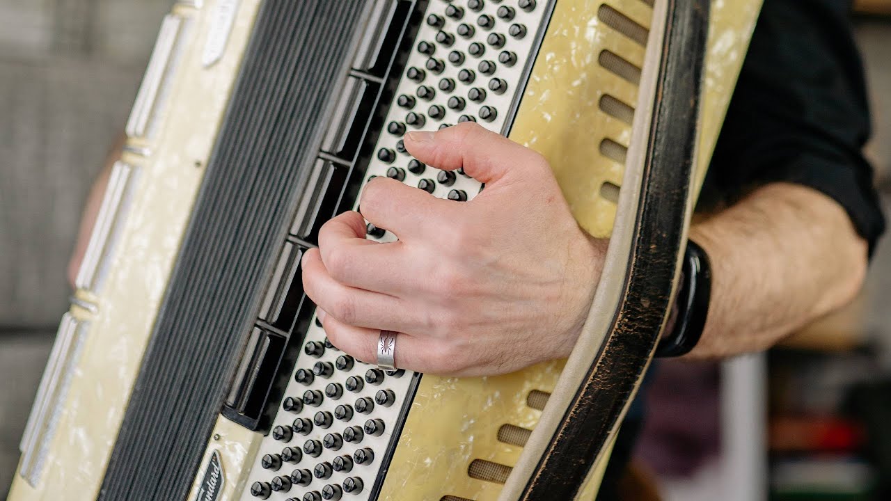 آموزش گام نوازی در آکاردئون توسط استاد داریوش نخشبی (قسمت اول)