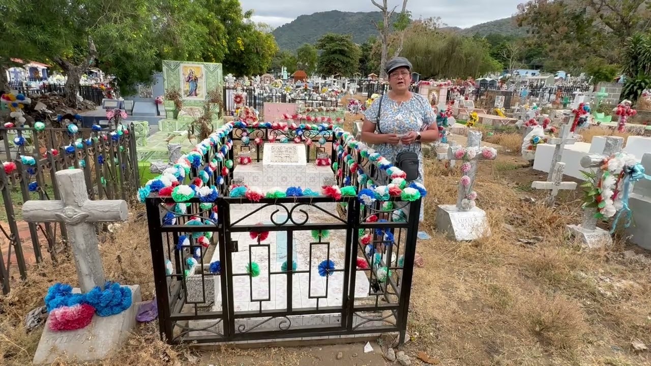UNA ALABANZA DONDE  DESCANSA MI MADRE.
