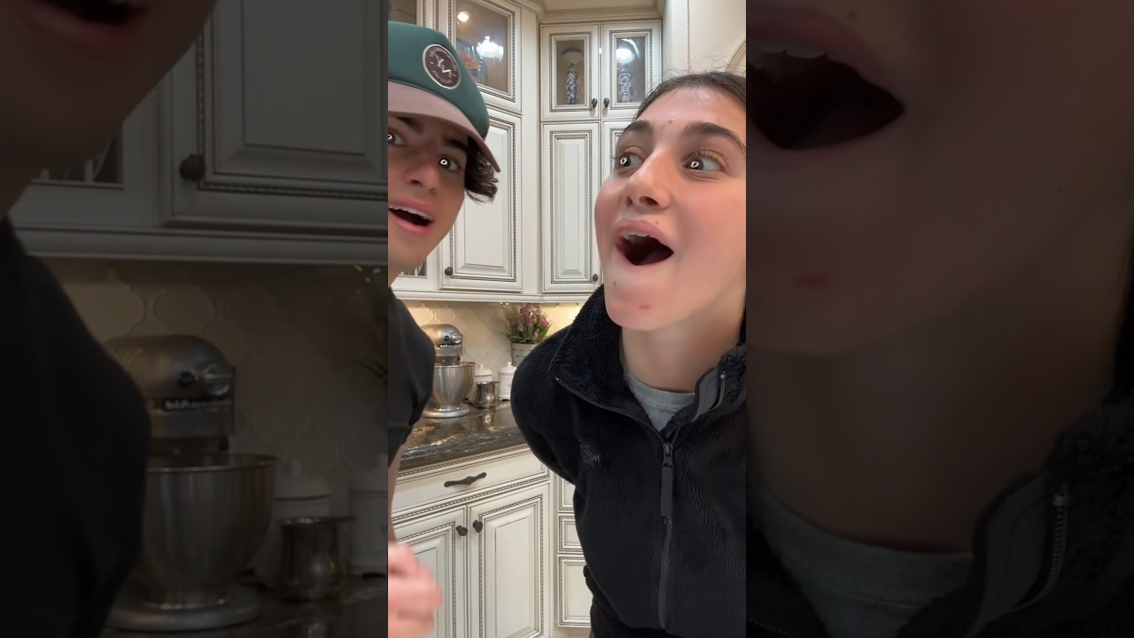 У моей сестры есть тайный парень 😳😂