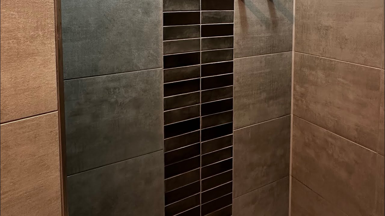 Moderne Badezimmer Fliesen 30x60 und 5x15 Teil 1 Boden gleiche Dusche