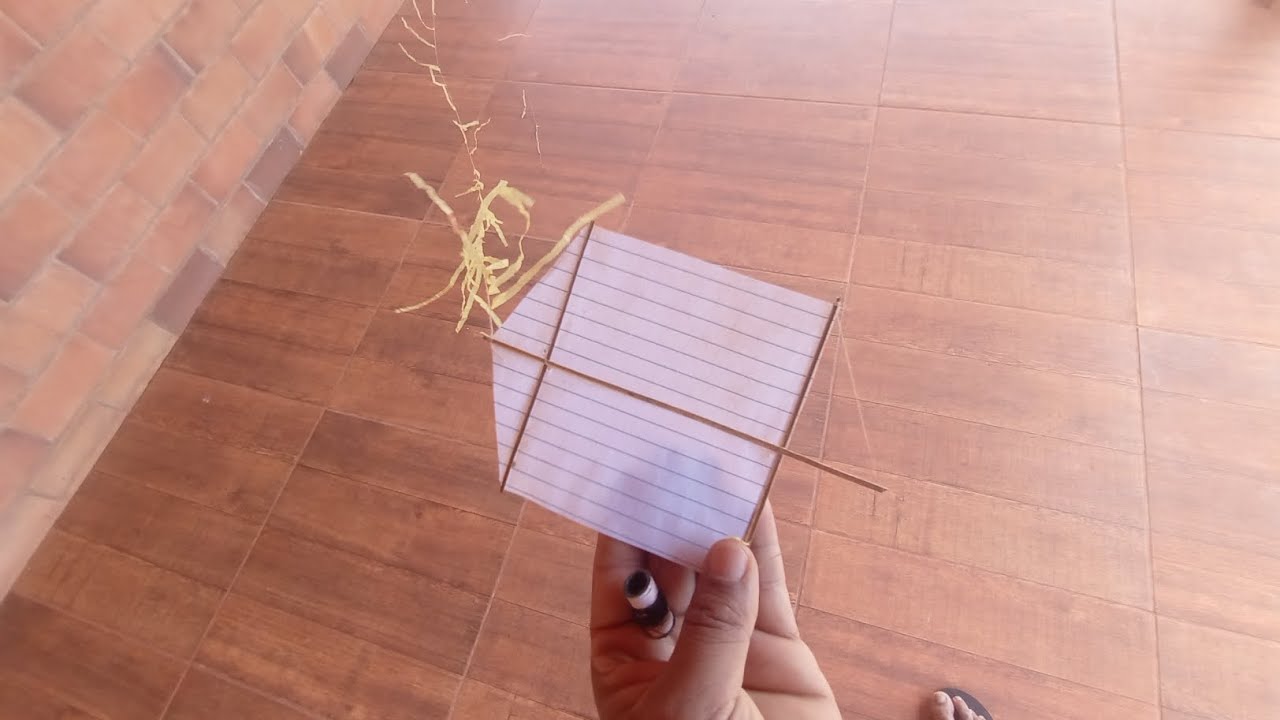 Como fazer mini pipa de folha de caderno