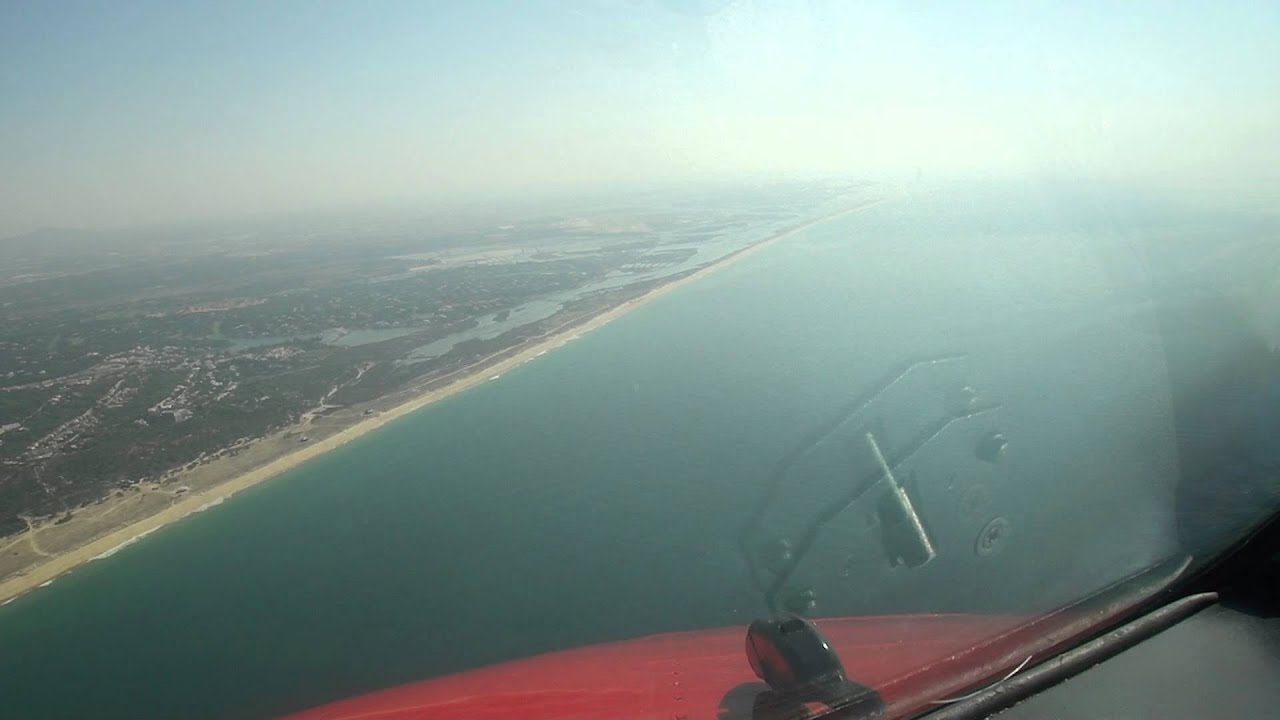 FOKKER 100 APROACH AND LANDING AT FARO AIRPORT 04 10 2011