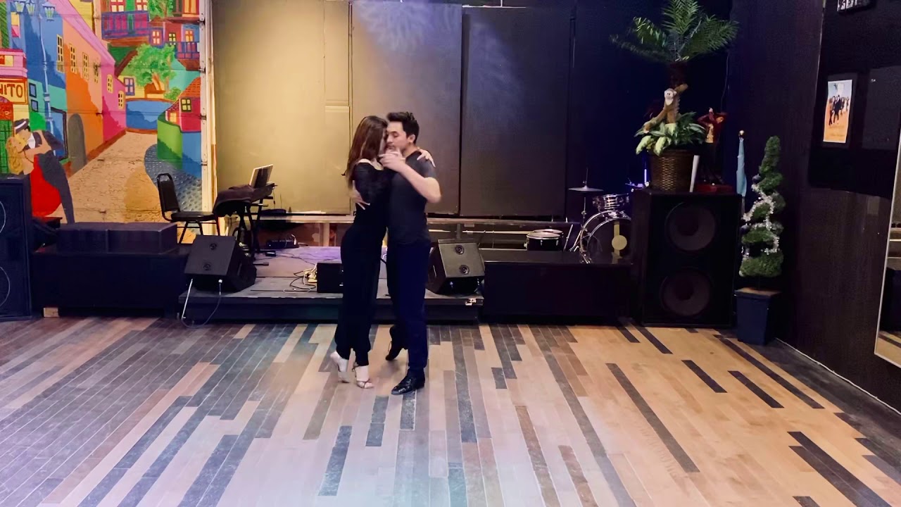 Derecho viejo - tango bardo impro Alexander Latorre & missy Tsolova