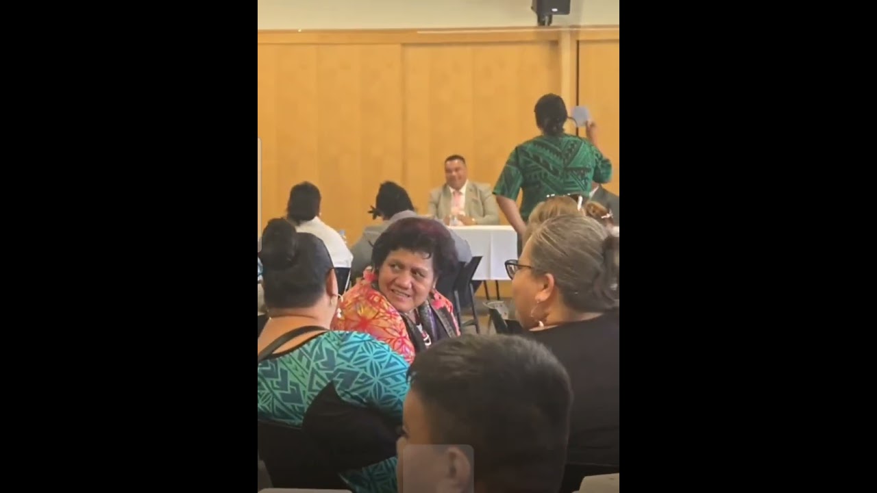 Le tōfā ia Asiata auā fa'aaloaloga a aiga. 