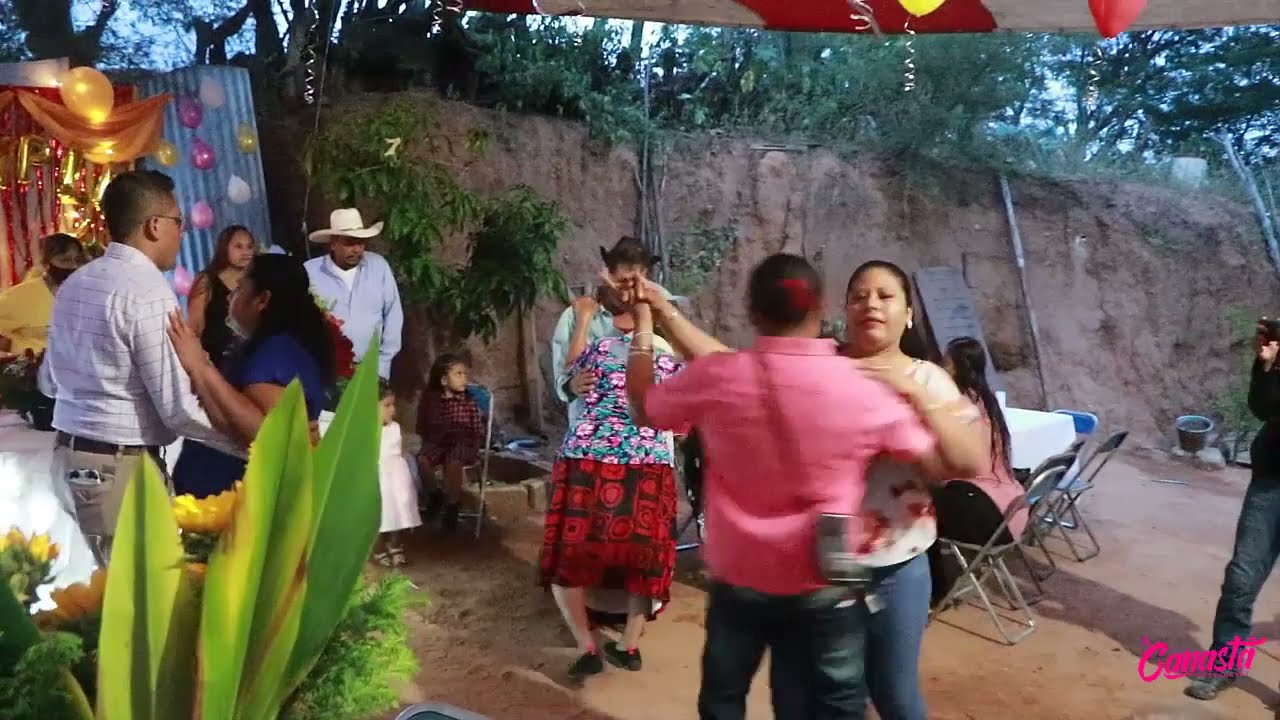 Que hermosa fiesta llena de alegria y momentos tan emotivos.