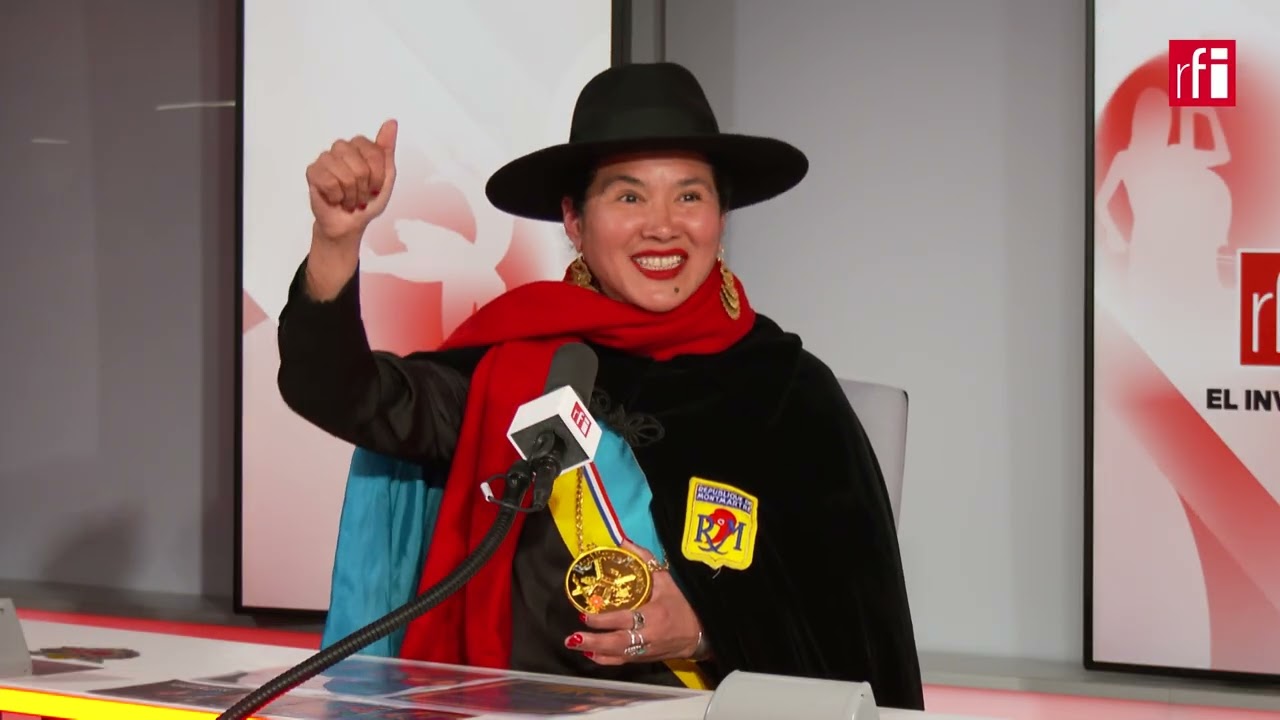 La mexicana Ayni Apathli, mujer medicina y embajadora de la República de Montmartre en París