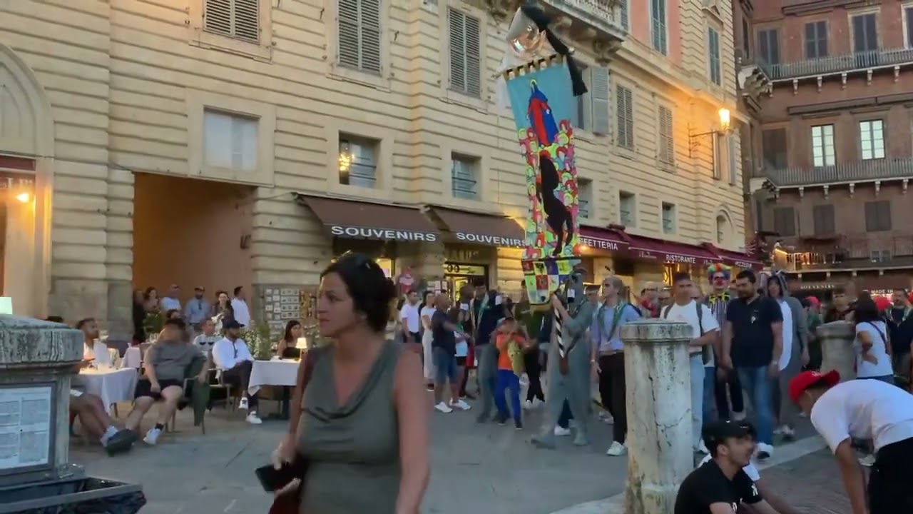 PALIO DI SIENA: 🔵 La Nobile Contrada dell’Oca festeggia il Complemese