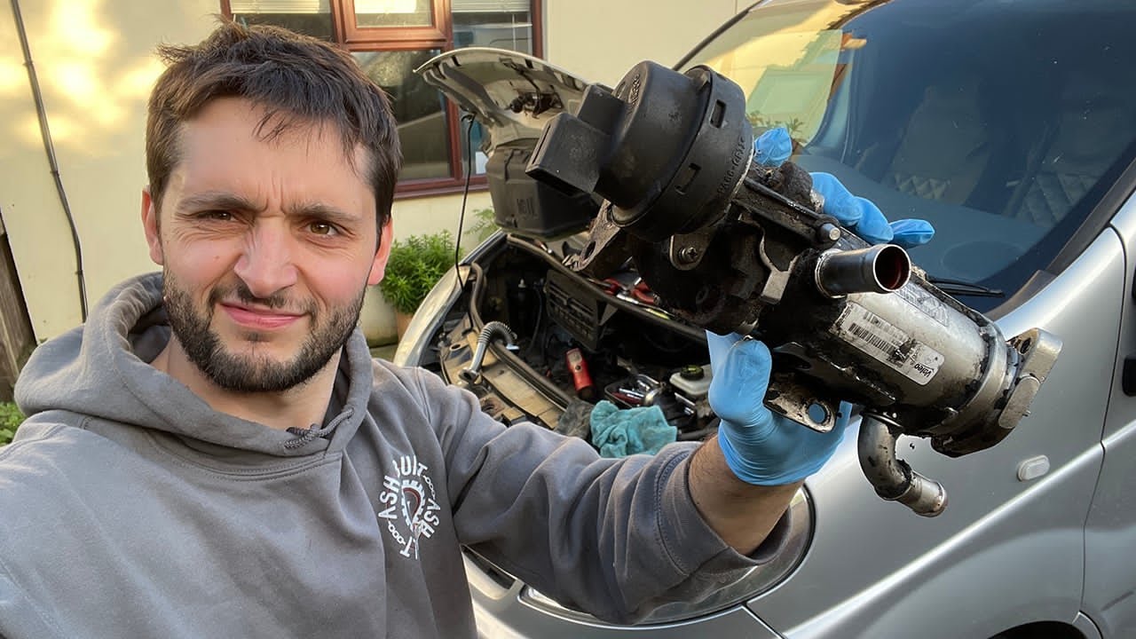 Замена охладителя EGR на дизельном двигателе Nissan Primastar 2.0 M9R, ЧАСТЬ 2