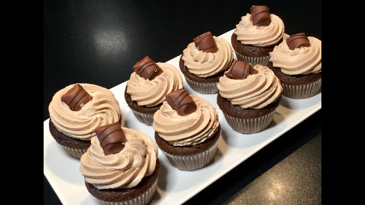 Recette de DÉLICIEUX CUPCAKES au KINDER BUENO avec un SAVOUREUX TOPPING au NUTELLA 🍫🧁