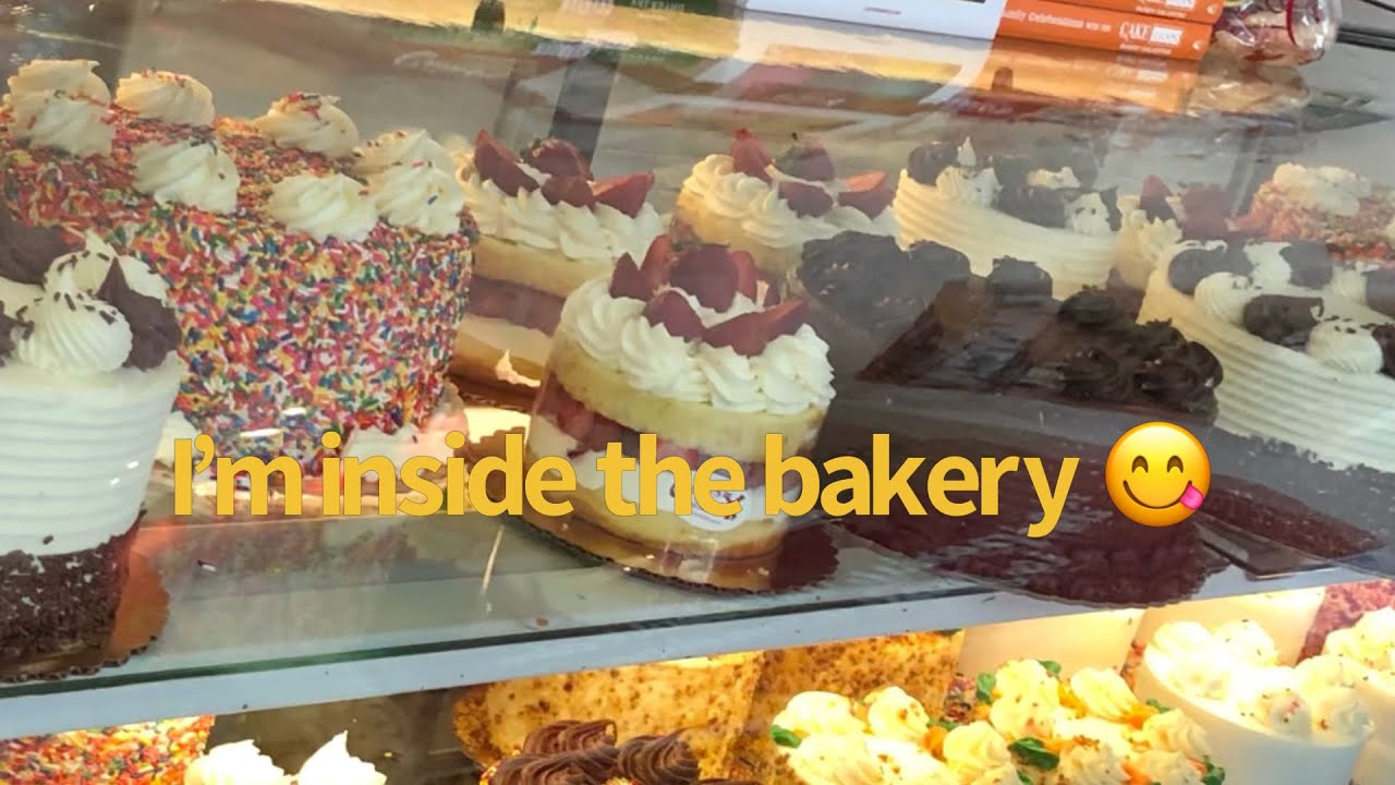 Carlos Bakery vs Junior&rsquo;s Bakery! Bakery shop vs grocery store cake!