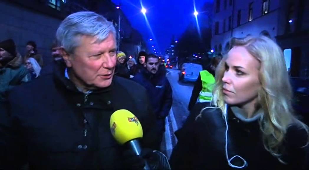 Politiker och stockholmare i fackelt&aring;g mot rasism