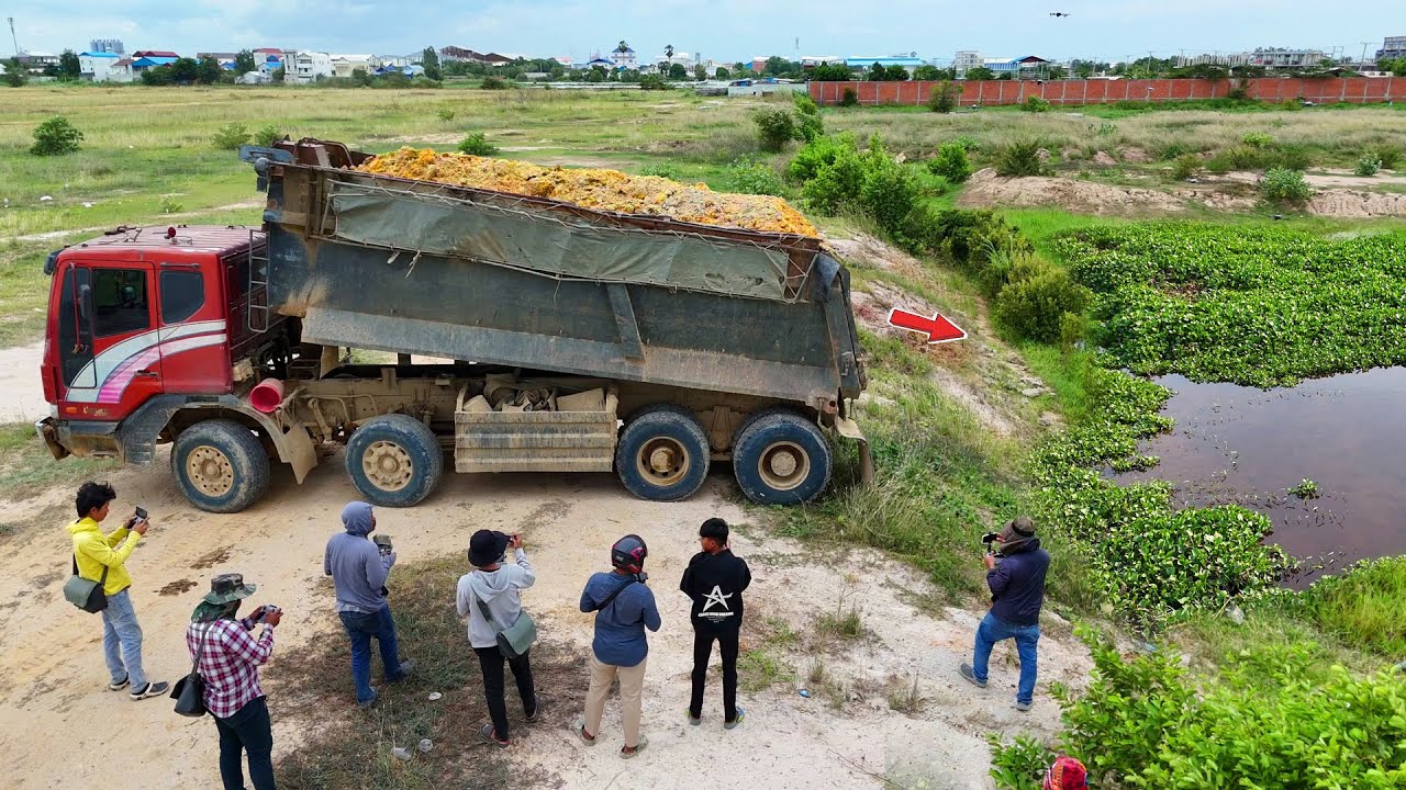 OHH Be Careful!! New Landfill Site Processing by Dump Truck 25.5Ton & Dozer Pushing Soil Mix VDO!!
