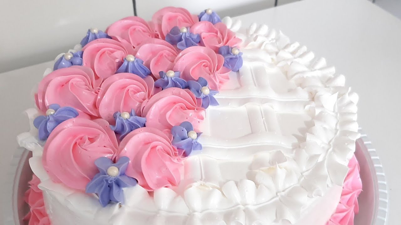 bolo de 20 pessoas decorado com glacê de claras!