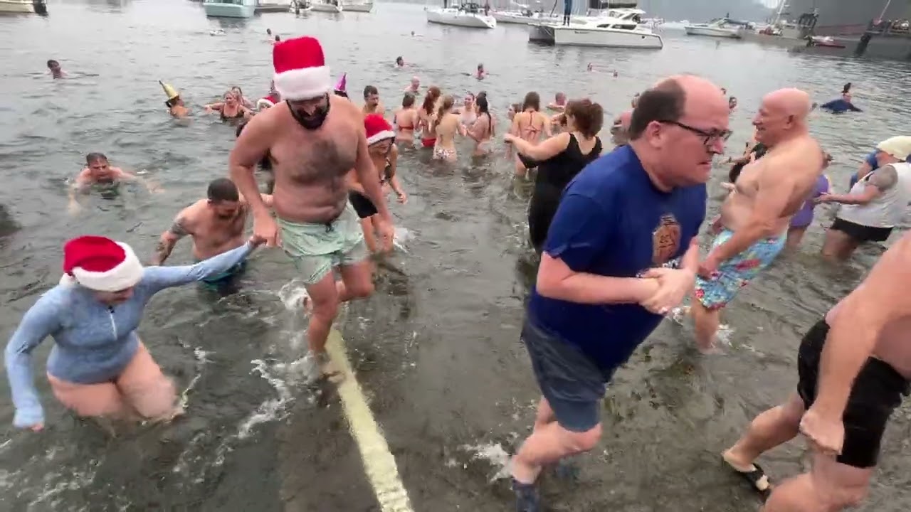 Maple Bay Polar Bear Swim   Jan 1, 2026     Larry Pynn/sixmountains.ca