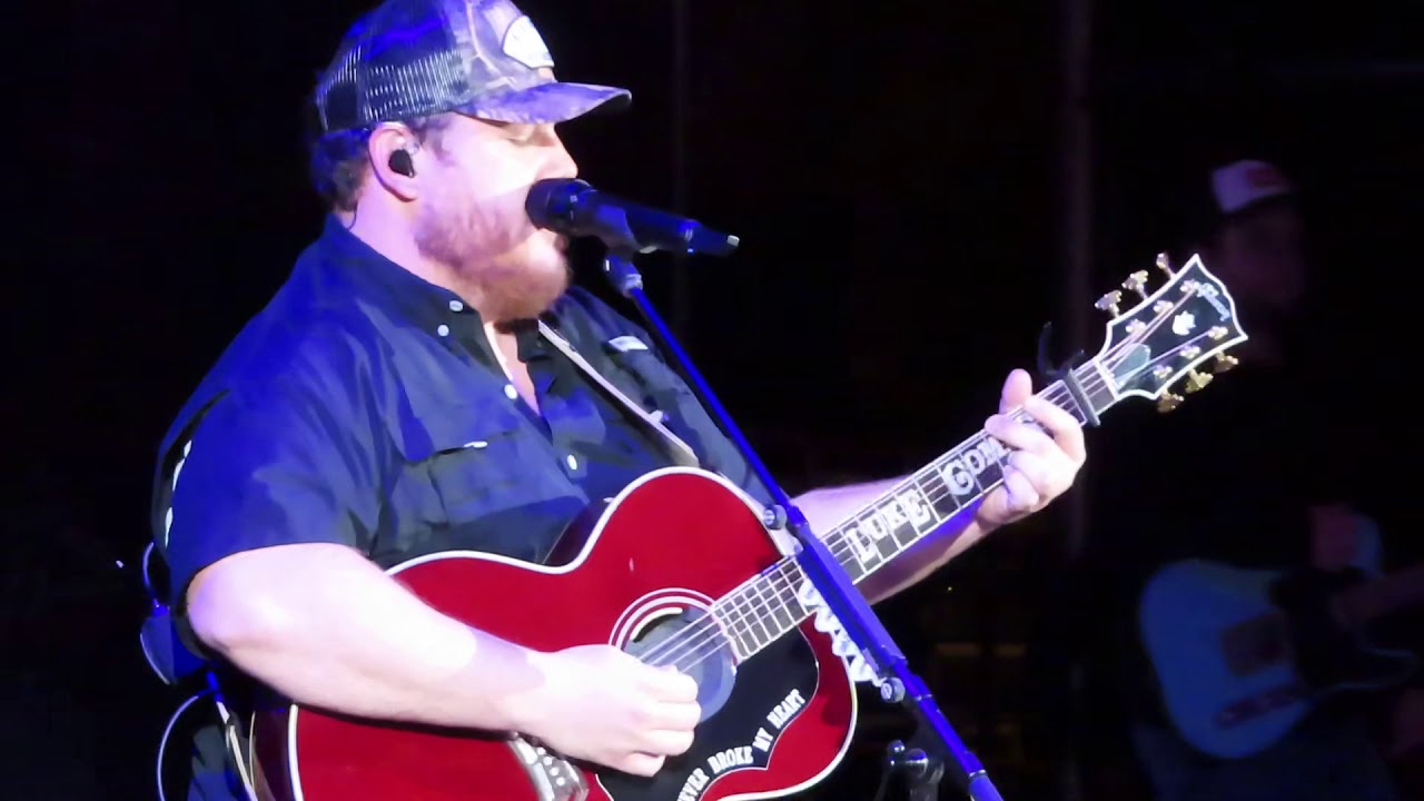 Luke Combs Red Rocks Amphitheatre Moon Over Mexico May 12, 2019 Beer Never Broke My Heart Tour