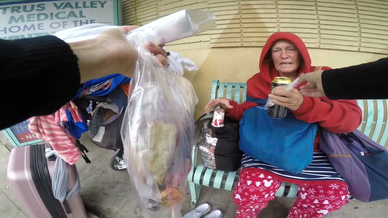 HELPING HOMELESS NIEGHBOR , AT THE PARK &THE BUS STOP STATION CORONA CALIFORNIA ACTS OF KINDNESS