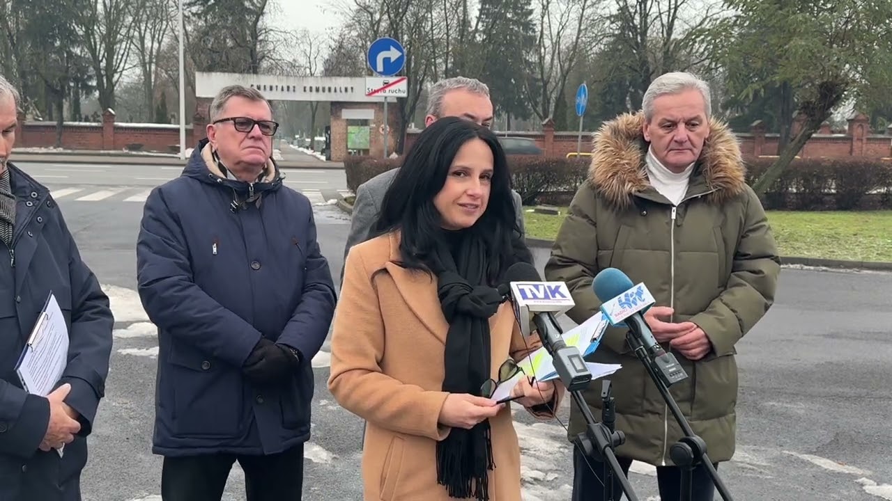 Konferencja włocławskiego PiS dot. opłat na cmentarzu komunalnym