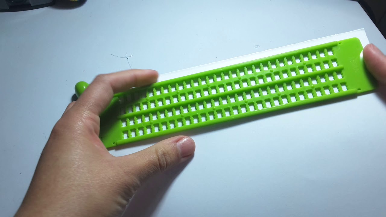 Regleta y punzón para escribir con el sistema braille