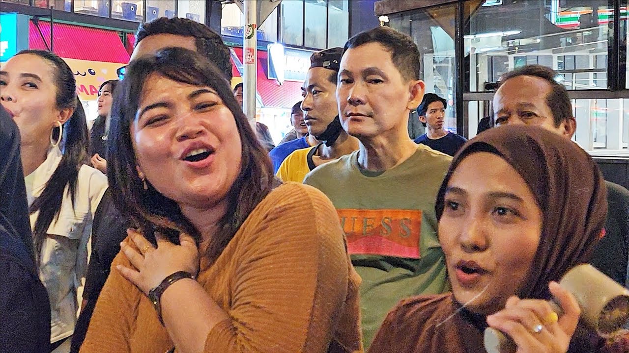 Penuh Semangat Penonton Dari Indonesia menyanyi | Bila Bob Bawak lagu Bintang Kehidupan