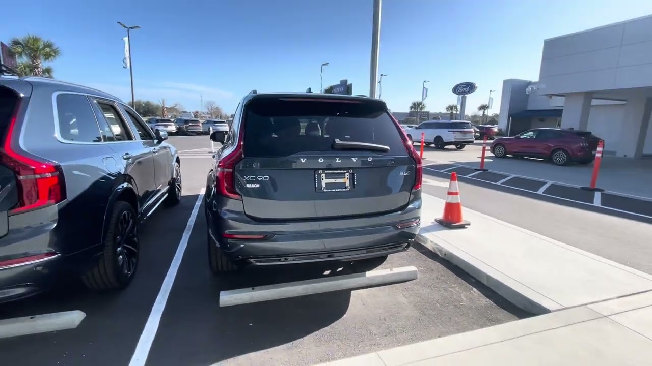 Have you seen the new 2026 xc90 Dark theme ? Will here you go both of them next to each other 
