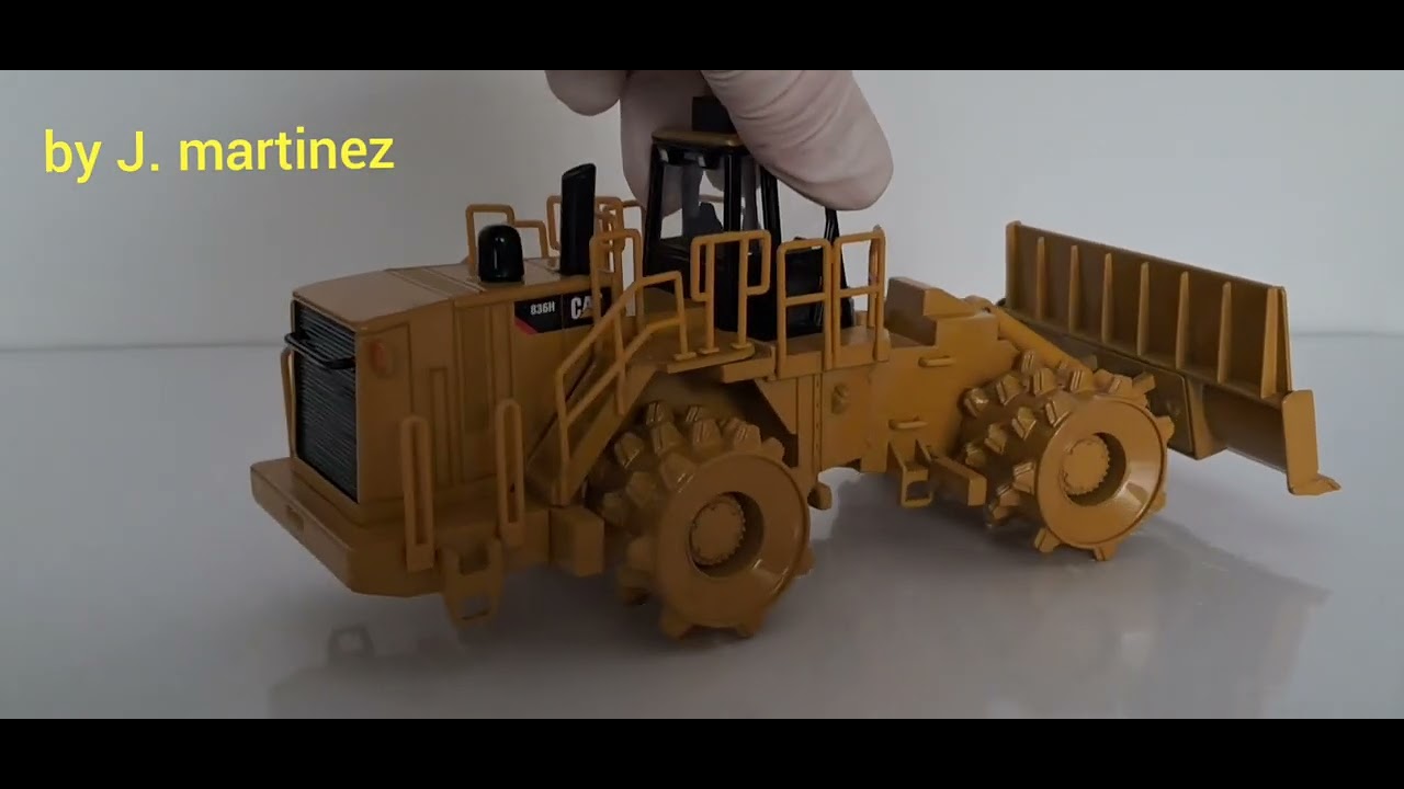 ESCALA 1/50 COMPACTADOR  CATERPILLAR 836H NORSCOT 