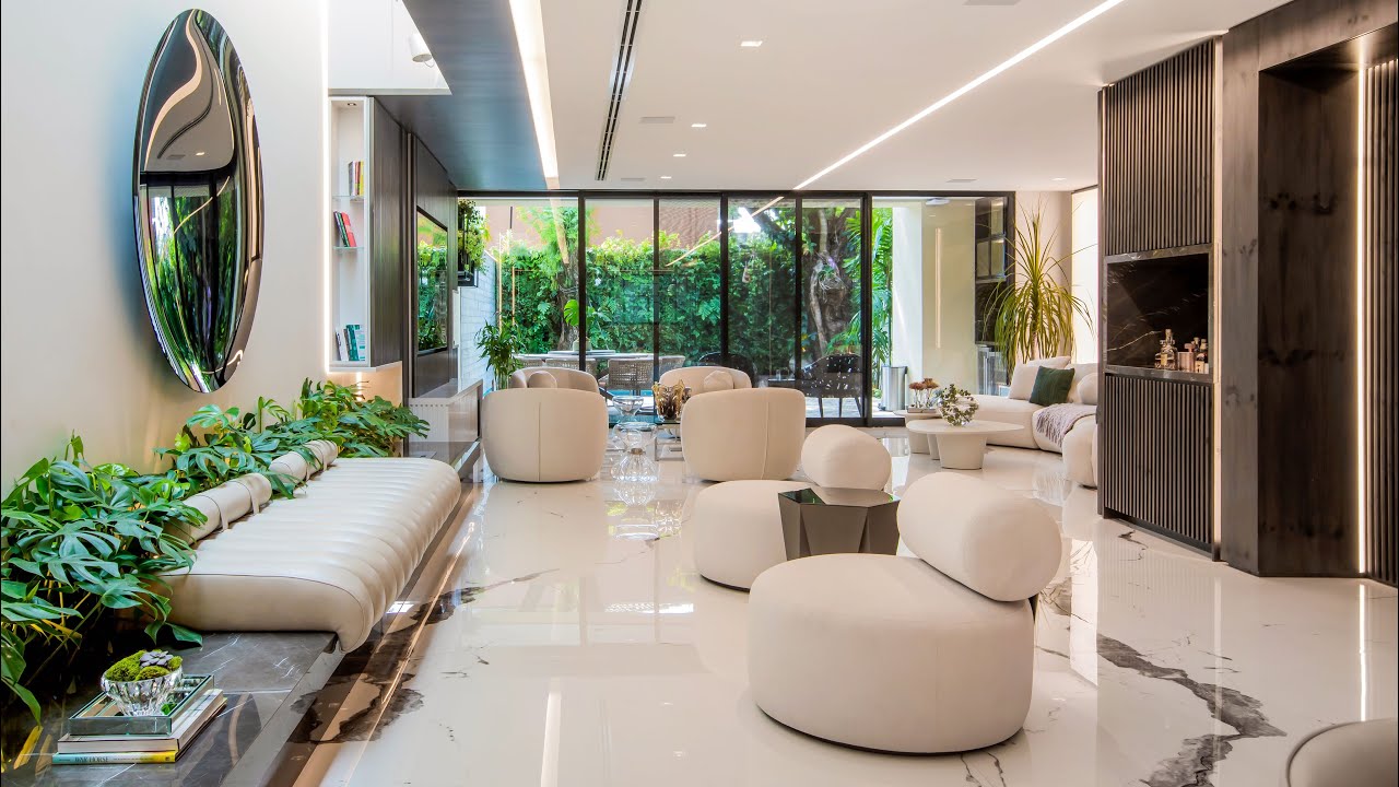 Casa Vertical de 800m² com Bar Gourmet Particular no Rooftop 