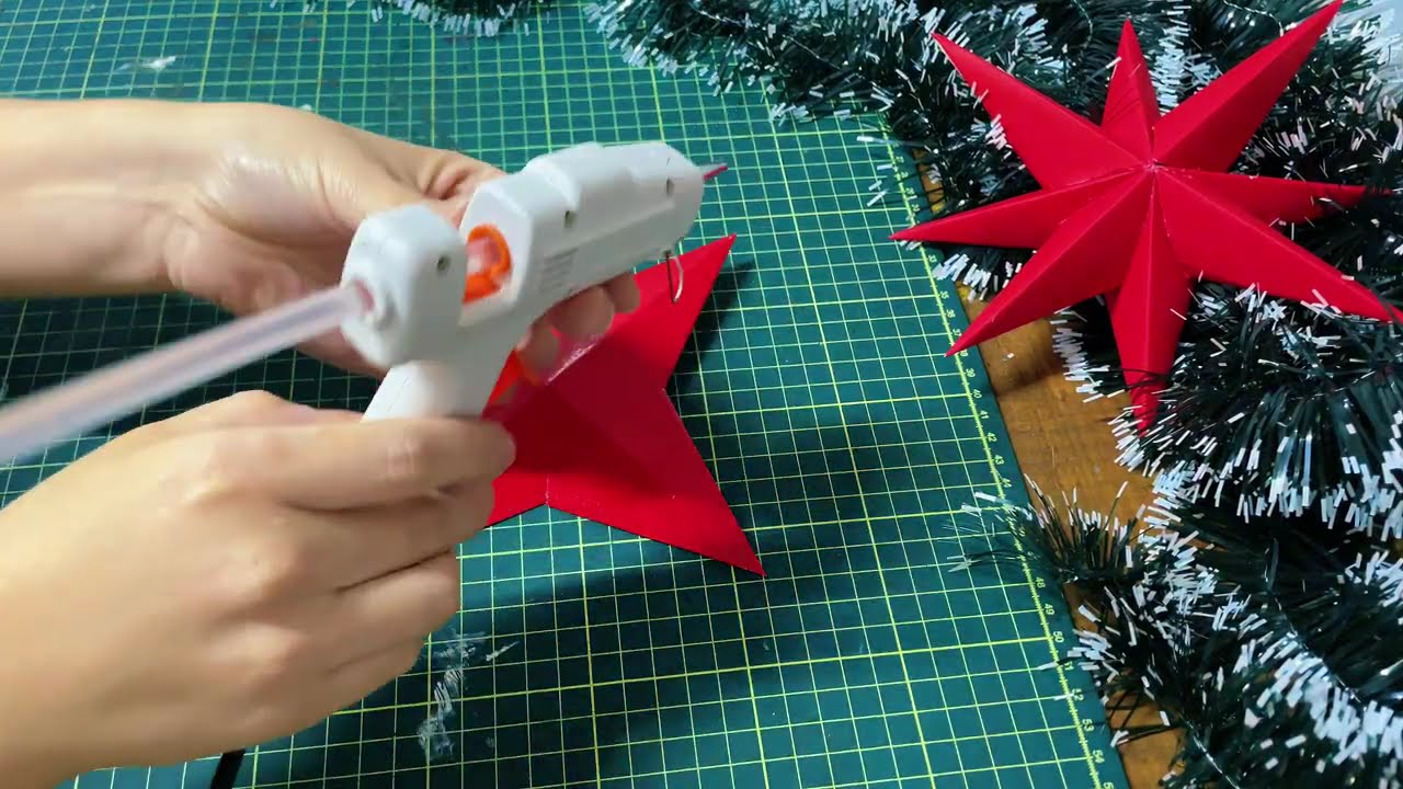 Como Fazer uma Estrela DIY para sua Árvore de Natal!
