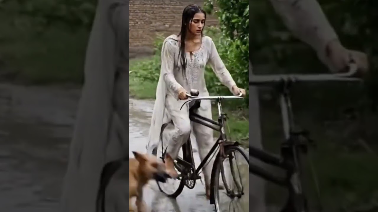 ek ladki cycle se ja Rahi hogi 😄😄#shortvideo #shortvideo #airplanedrama