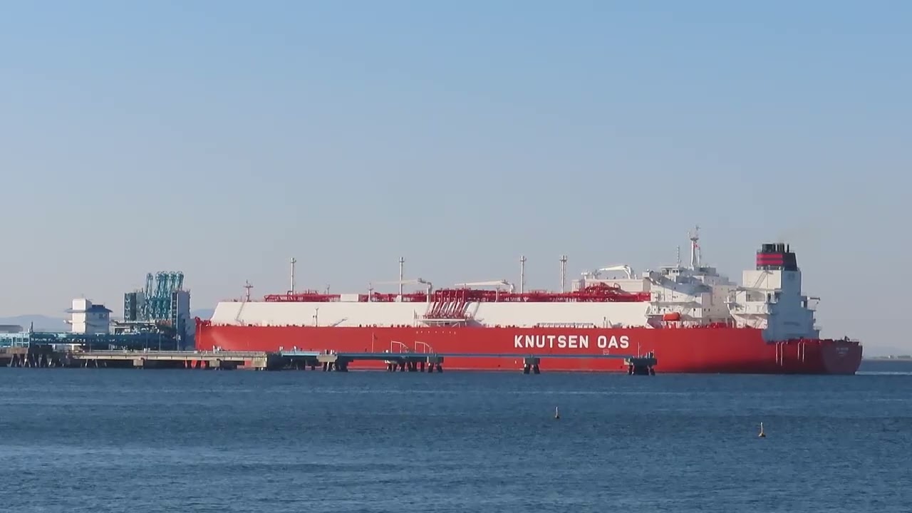 ZOE KNUTSEN　入港　LNGタンカー(Liquefied Natural Gas Tanker)